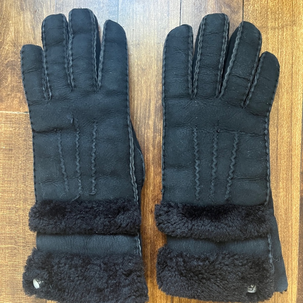 UGG Black Shearling Mittens